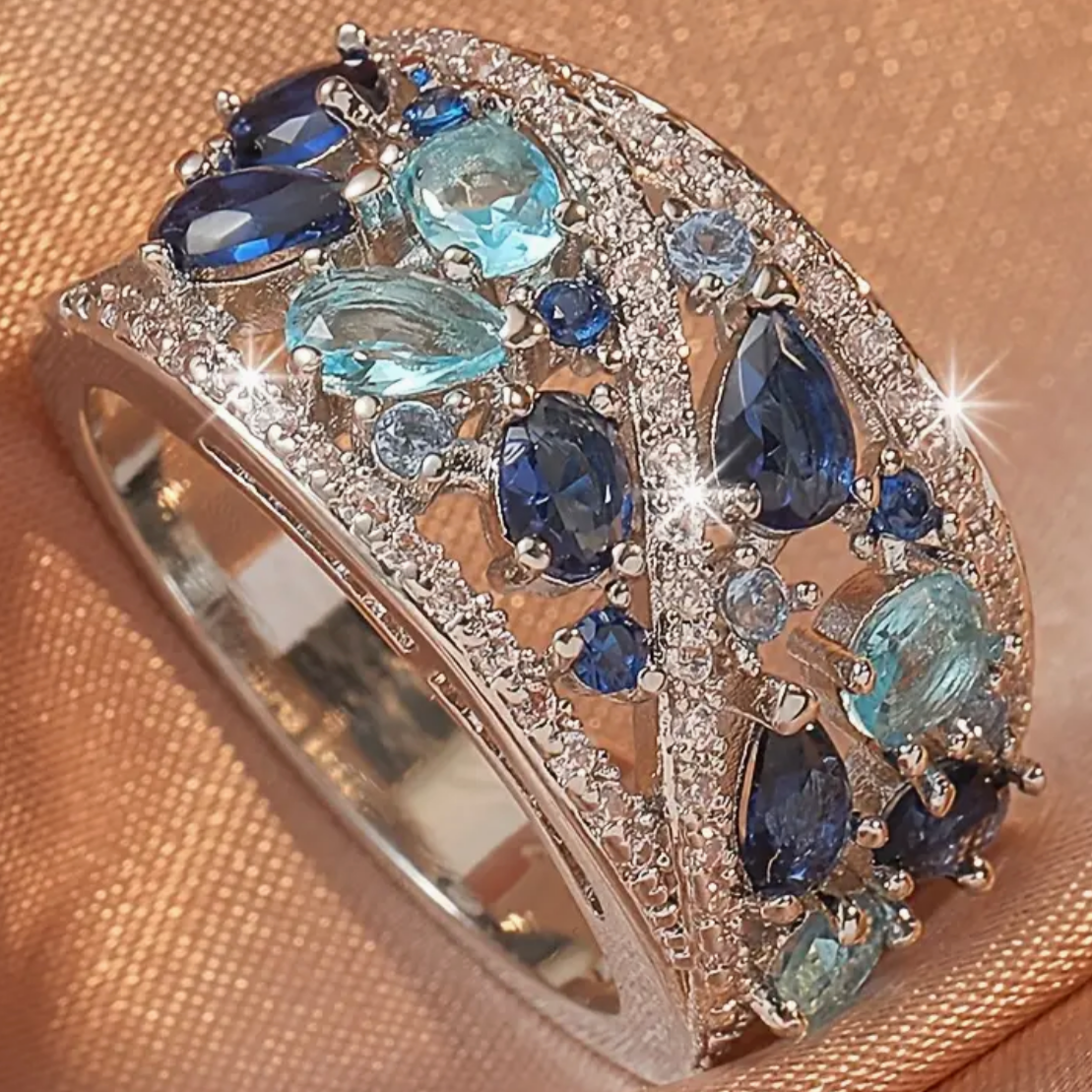 Weinlese-Ring mit blauem Zirkoniumdioxid