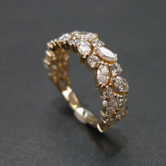 Goldener Ring im Vintage-Look